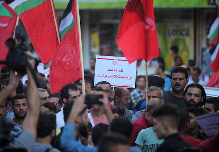 تظاهر الآلاف من أنصار الجبهة الشعبية لتحرير فلسطين، في قطاع غزة ، اليوم الاربعاء، دعما للأسرى في سجون الاحتلال ،ولأهل القدس ،وللاجئين الفلسطينيين في مخيمات لبنان.

ورفع المشاركون صوراً لأسرى فلسطينيين على رأسهم الأمين العام للجبهة الشعبية، أحمد سعدات اضافة لأسرى آخرين ، وبعض اللافتات الداعية للوقوف بجانب الأسرى وعلم فلسطين.