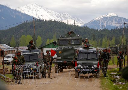 باكستان تطرد السفير الهندي في تصعيد جديد لأزمة كشمير