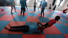 مدرسة نجوم السيرك قفزات تتخطى الواقع لترسم أحلام المستقبل