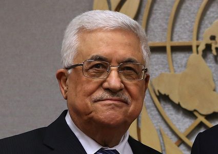 الرئيس عباس يتابع أوضاع حجاج فلسطين ويطمئن عليهم