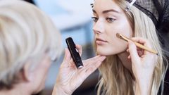 ترغبين بأن تكوني خبيرة تجميل؟ إليك هذه النصائح