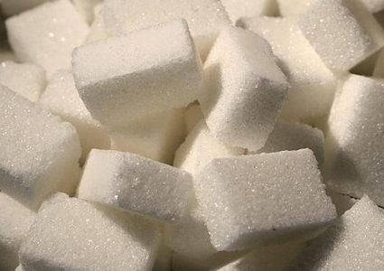 الآثار السلبية لتناول كميات كبيرة من السكر