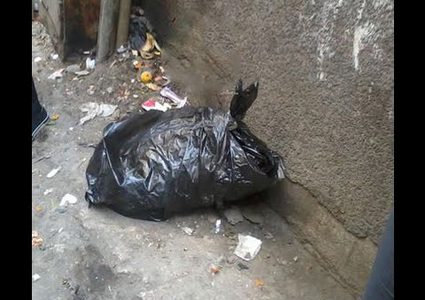 العثور على  طفل ميت داخل كيس في مخيم البريج