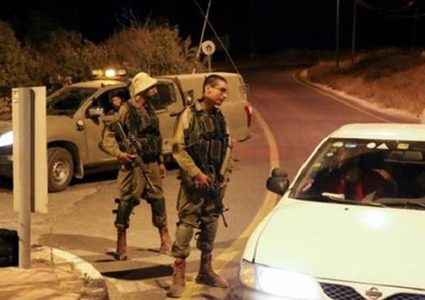 مستوطنون يرشقون مركبات المواطنين بالحجارة شمال رام الله