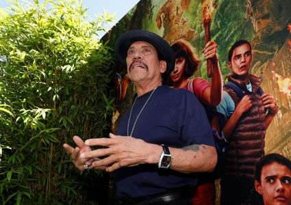 ممثل ينقذ طفلاً من موت محقق