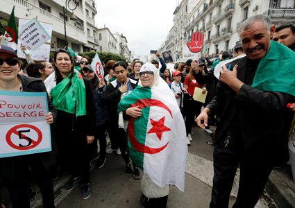 تظاهرات جزائرية للمطالبة برحيل رموز نظام بوتفليقة