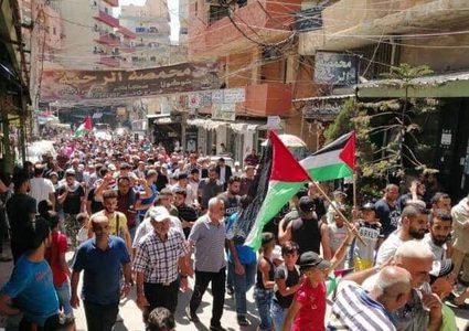 مسيرات حاشدة تجوب مخيمات الشتات رفضاً لقرار وزارة العمل اللبنانية