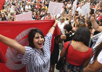 جملة قرارات لصالح المرأة التونسية