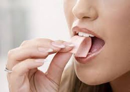 علكة خالية من السكر .. فوائد غير متوقعة