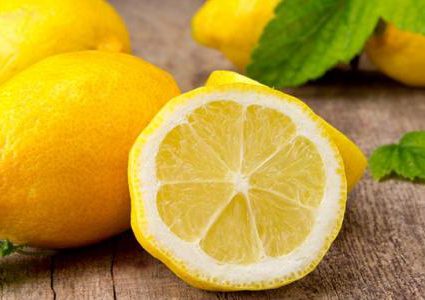 حيلة الليمون لإزالة العرق