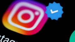 إنستغرام.. مشاهير يستعينون بحسابات مزيفة لرفع عدد متابعيهم