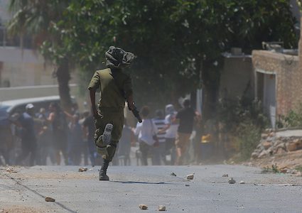 مواجهات بين شبان وقوات الاحتلال في مسيرة كفر قدوم الأسبوعية