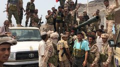 الانفصاليون يعلنون أنهم سيطروا على جميع معسكرات الجيش في عدن