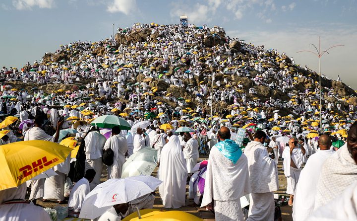 الحجاج ينفرون من صعيد عرفات إلى مزدلفة