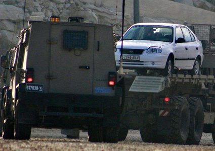 الاحتلال يعتقل مواطنين بينهم سيدة ويصادر مركبة في الخليل