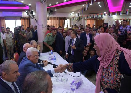 الرئيس يؤكد على أهمية الوحدة الوطنية وإنهاء الانقسام