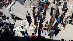 مصرع طفلة واصابات احداها خطيرة بانهيار سطح منزل شرق رفح