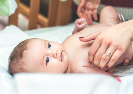 استفراغ الرضيع أسباب وعلاج