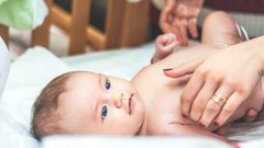 استفراغ الرضيع أسباب وعلاج