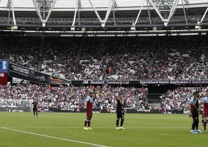 توتنهام يفلت من كمين أستون