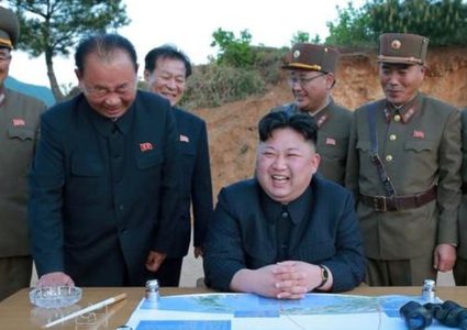 كوريا الشمالية: كيم يختبر سلاحاً جديداً