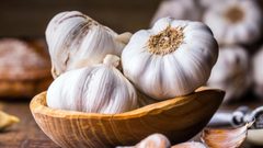 الثوم للحبوب والبثور