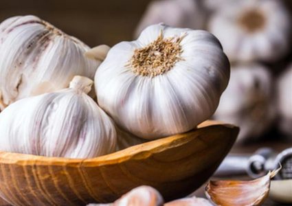 الثوم للحبوب والبثور