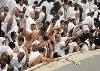 في أول أيام عيد الأضحى...الحجاج يرمون جمرة العقبة