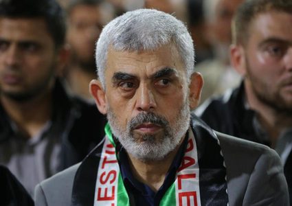 السنوار يتوعد مدن الاحتلال الإسرائيلي بمئات الصواريخ