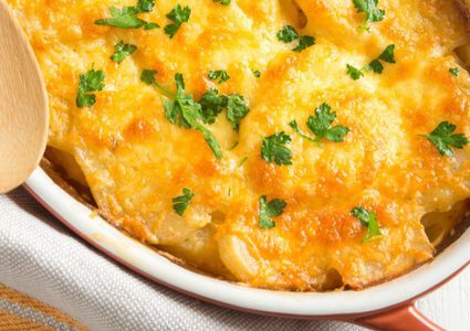 صينية بطاطس بالجبن شهيّة