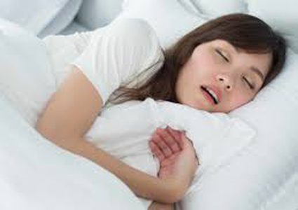 عادات تفعلها قبل النوم تزيد من وزنك بصورة خطيرة