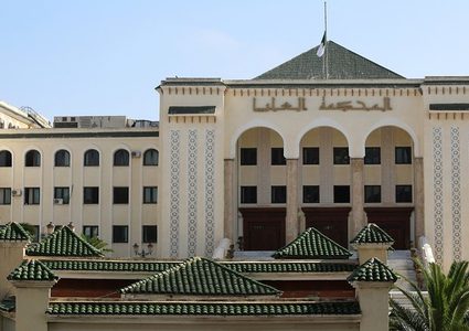 السلطات الجزائرية توقف مسؤولين جزائريين بتهم فساد