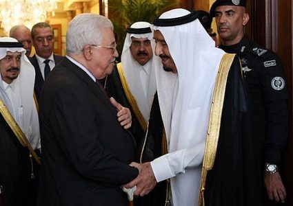 الرئيس عباس يهنئ الملك سلمان بنجاح موسم الحج