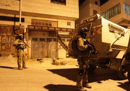 اصابات بالاختناق عقب اقتحام الاحتلال لبيت كاحل