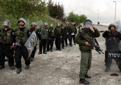 قوات الاحتلال تختطف أمين سر حركة فتح بالعيسوية