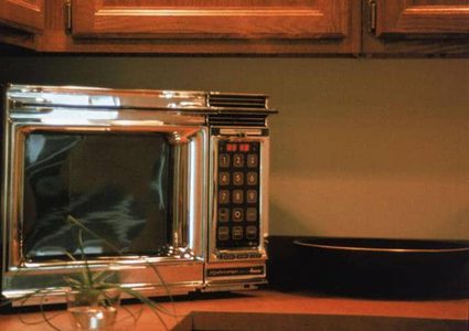 شابة تفقد عينها بسبب سلقها للبيض