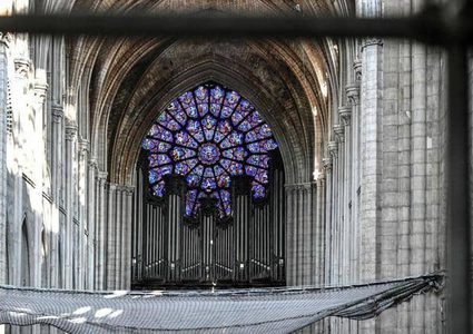 تساقط  حجارة سقف كاتدرائية نوتردام بسبب موجة الحر