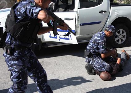 الشرطة تفض شجارين وتلقي القبض على 10 أشخاص