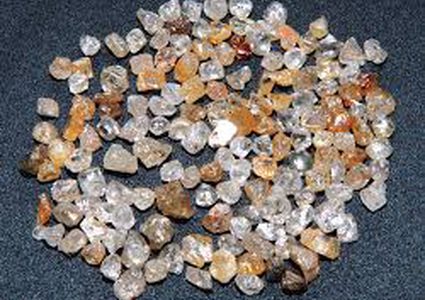 ألماس يخرج من بطن الأرض