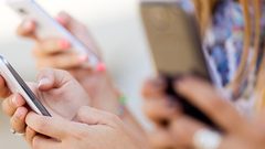 الهواتف المحمولة تغيّر شكل العمود الفقري