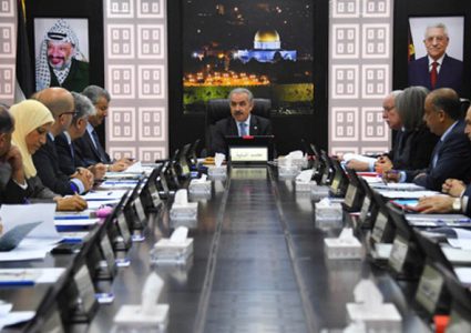 الحكومة: ملتزمون بتوفير ما نستطيع رغم أزمتنا المستمرة