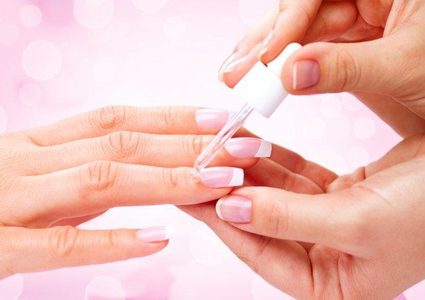 لمعالجة الأظافر المتكسرة