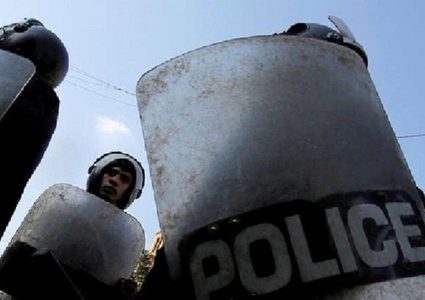 مصري يقتل زوجته ويصيب أولاده و14 شخصاً اخرين