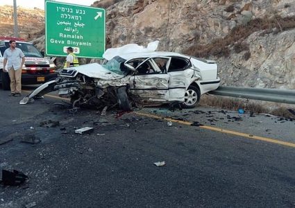 مصرع شخص واصابة 4 بحادث تصادم مركبتين قرب رام الله