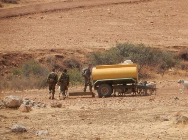 الاحتلال يدمر خزان مياه قرب قرية بردلة