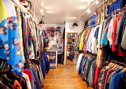 مصممة أزياء تضلل كاميرات المراقبة بملابس مرقّمة