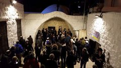 مستوطنون يقتحمون قبر يوسف شرق نابلس