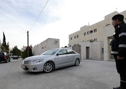 سيدة أردنية دسّت المخدرات في مركبة زوجها وبلغت الأمن