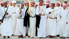 الإماراتيون يودّعون الفقر