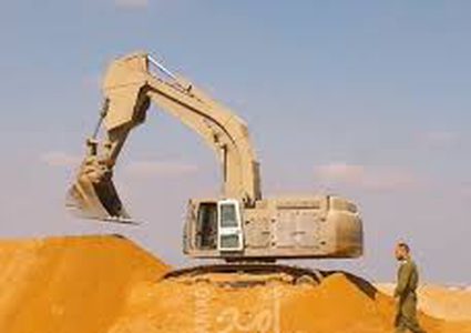 الاحتلال يواصل وضع سواتر ترابية على حدود غزة